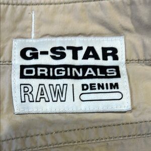 G-Star Originals
Women’s shorts size 30 lightweight